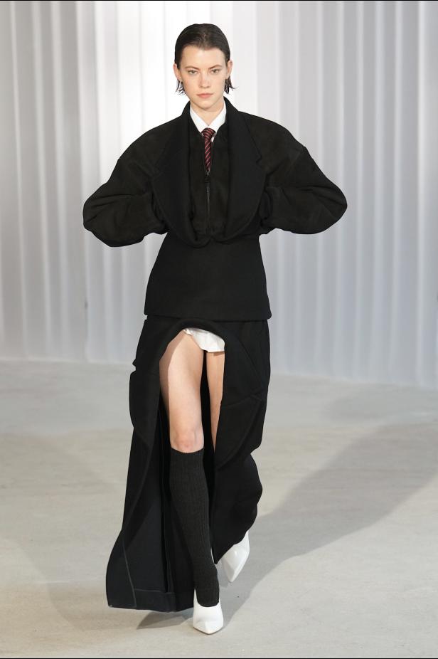 دوران لانتينك يبعث الحياة في أرشيف ‏‎Jean Paul Gaultier‏... احتفال بالتناقضات ‏والتحولات الجريئة