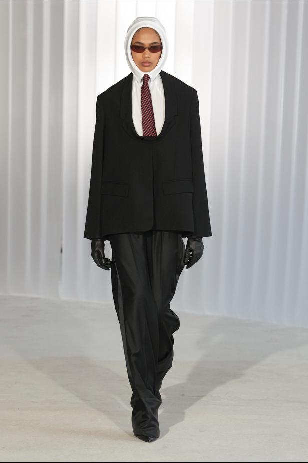 دوران لانتينك يبعث الحياة في أرشيف ‏‎Jean Paul Gaultier‏... احتفال بالتناقضات ‏والتحولات الجريئة