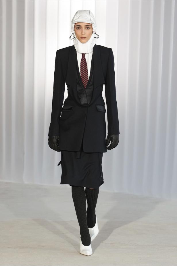 دوران لانتينك يبعث الحياة في أرشيف ‏‎Jean Paul Gaultier‏... احتفال بالتناقضات ‏والتحولات الجريئة