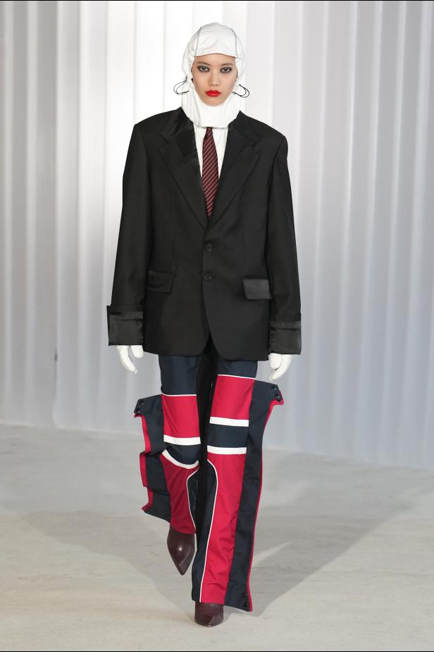 دوران لانتينك يبعث الحياة في أرشيف ‏‎Jean Paul Gaultier‏... احتفال بالتناقضات ‏والتحولات الجريئة