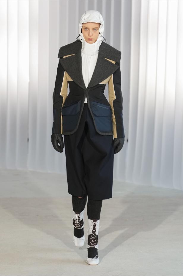 دوران لانتينك يبعث الحياة في أرشيف ‏‎Jean Paul Gaultier‏... احتفال بالتناقضات ‏والتحولات الجريئة