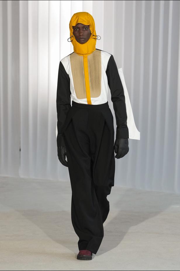 دوران لانتينك يبعث الحياة في أرشيف ‏‎Jean Paul Gaultier‏... احتفال بالتناقضات ‏والتحولات الجريئة