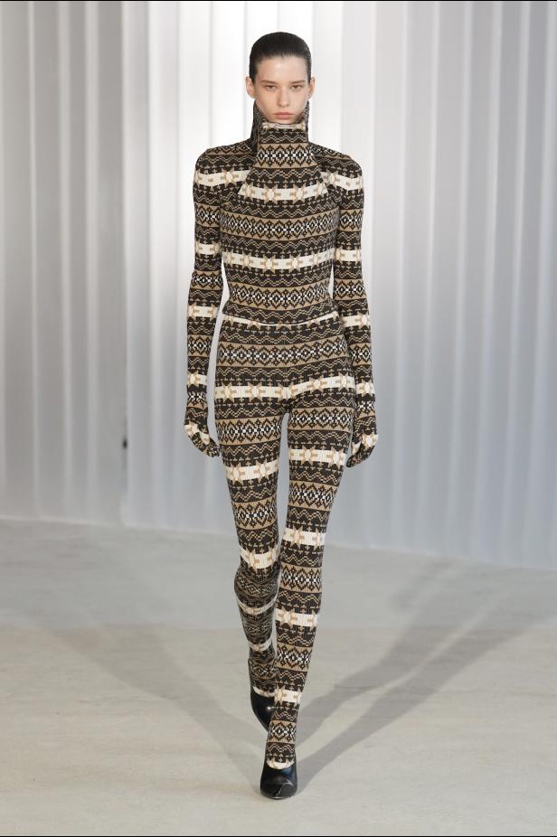 دوران لانتينك يبعث الحياة في أرشيف ‏‎Jean Paul Gaultier‏... احتفال بالتناقضات ‏والتحولات الجريئة