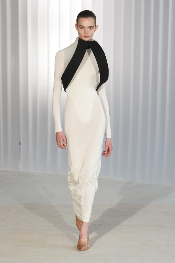 دوران لانتينك يبعث الحياة في أرشيف ‏‎Jean Paul Gaultier‏... احتفال بالتناقضات ‏والتحولات الجريئة