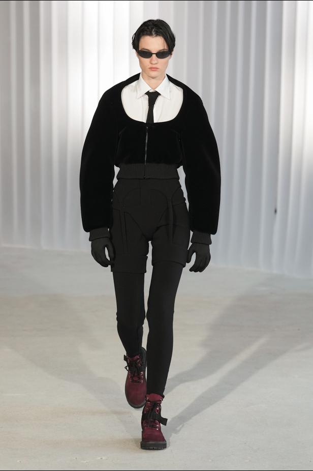 دوران لانتينك يبعث الحياة في أرشيف ‏‎Jean Paul Gaultier‏... احتفال بالتناقضات ‏والتحولات الجريئة