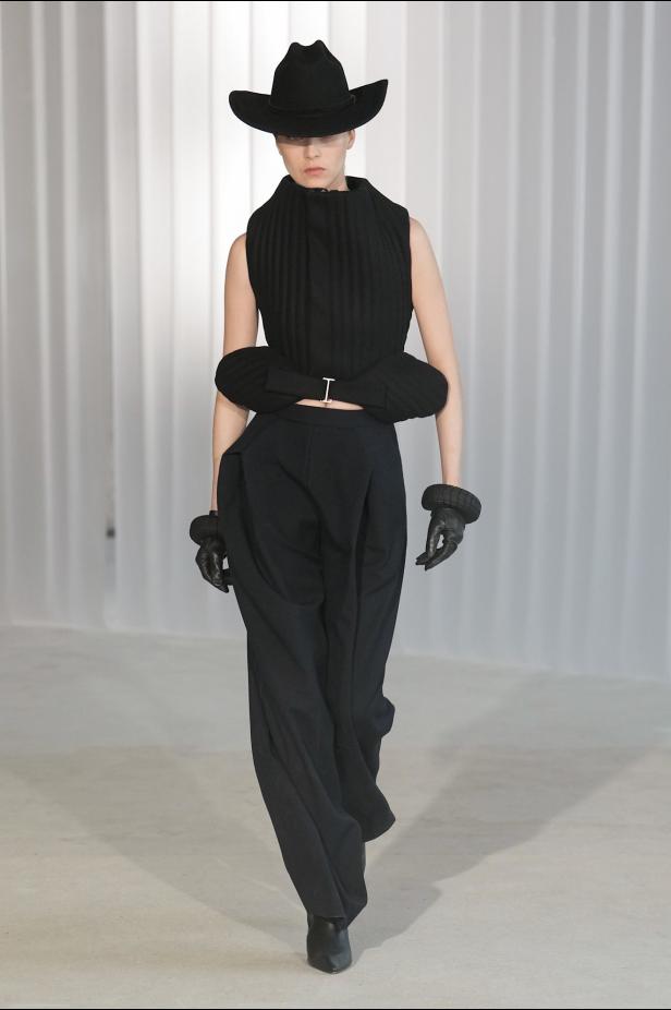 دوران لانتينك يبعث الحياة في أرشيف ‏‎Jean Paul Gaultier‏... احتفال بالتناقضات ‏والتحولات الجريئة