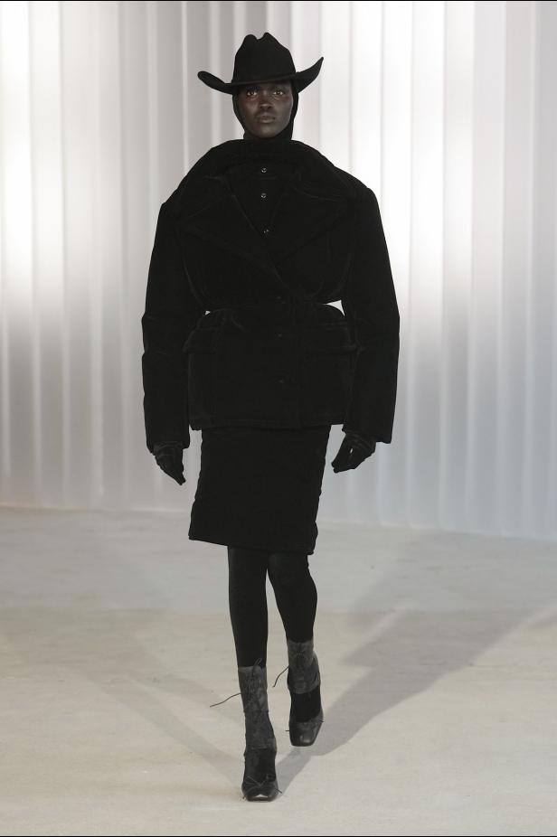 دوران لانتينك يبعث الحياة في أرشيف ‏‎Jean Paul Gaultier‏... احتفال بالتناقضات ‏والتحولات الجريئة