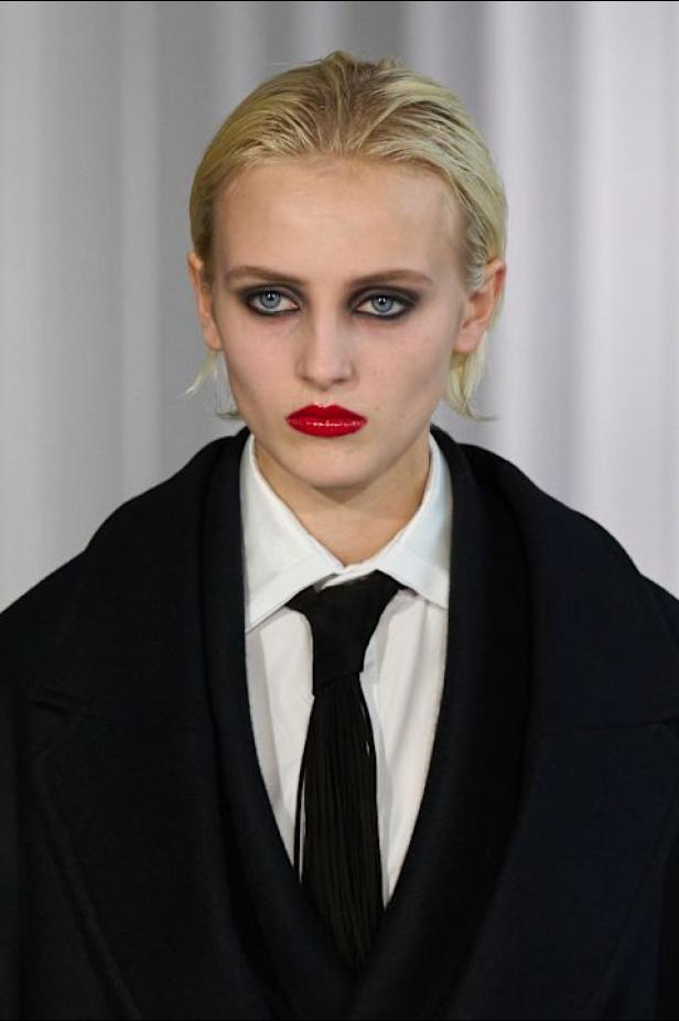 دوران لانتينك يبعث الحياة في أرشيف ‏‎Jean Paul Gaultier‏... احتفال بالتناقضات ‏والتحولات الجريئة