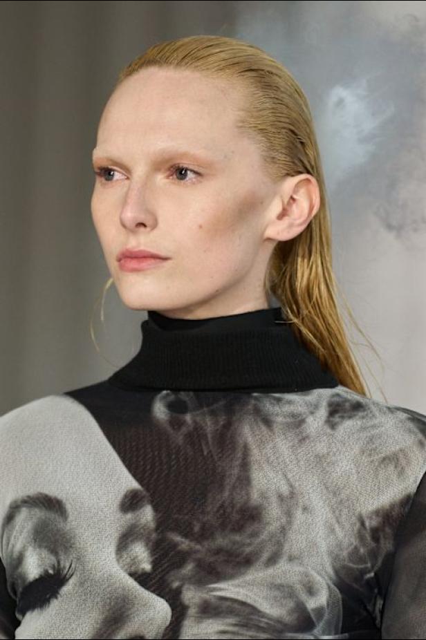 دوران لانتينك يبعث الحياة في أرشيف ‏‎Jean Paul Gaultier‏... احتفال بالتناقضات ‏والتحولات الجريئة