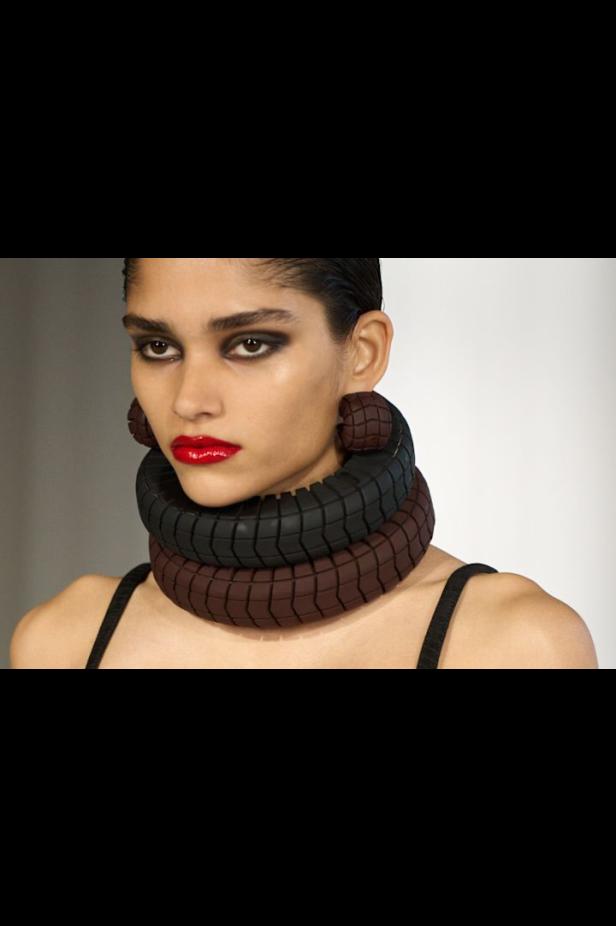 دوران لانتينك يبعث الحياة في أرشيف ‏‎Jean Paul Gaultier‏... احتفال بالتناقضات ‏والتحولات الجريئة