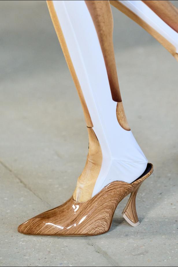 دوران لانتينك يبعث الحياة في أرشيف ‏‎Jean Paul Gaultier‏... احتفال بالتناقضات ‏والتحولات الجريئة