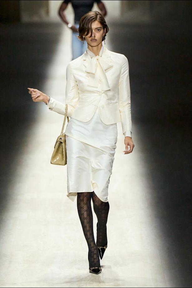 طموح "ديمنا" و ظِل "توم فورد" الأبدي في مجموعة Gucci خريف و شتاء 2026 للملابس الجاهزة 