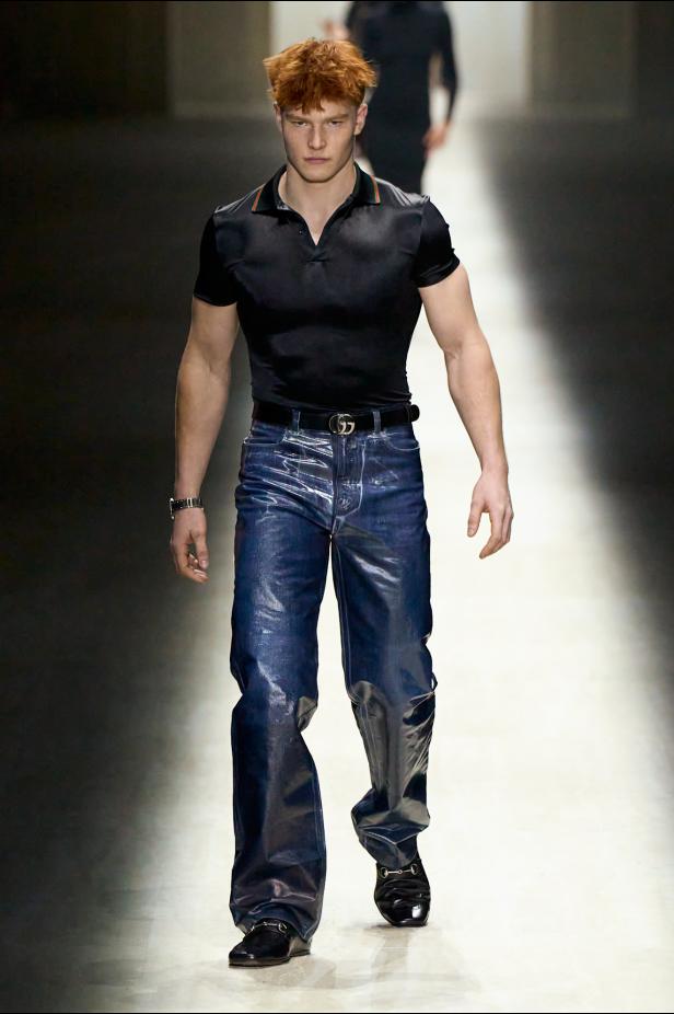 طموح "ديمنا" و ظِل "توم فورد" الأبدي في مجموعة Gucci خريف و شتاء 2026 للملابس الجاهزة 