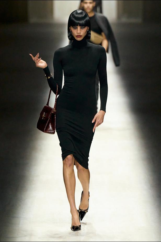 طموح "ديمنا" و ظِل "توم فورد" الأبدي في مجموعة Gucci خريف و شتاء 2026 للملابس الجاهزة 