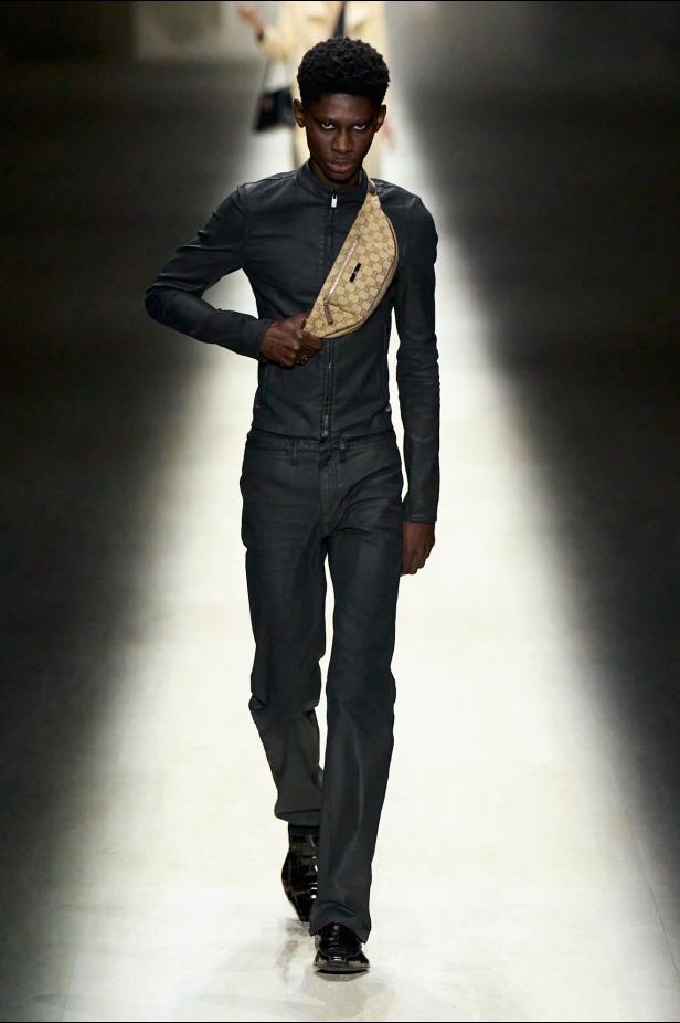 طموح "ديمنا" و ظِل "توم فورد" الأبدي في مجموعة Gucci خريف و شتاء 2026 للملابس الجاهزة 