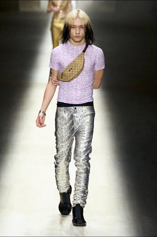 طموح "ديمنا" و ظِل "توم فورد" الأبدي في مجموعة Gucci خريف و شتاء 2026 للملابس الجاهزة 