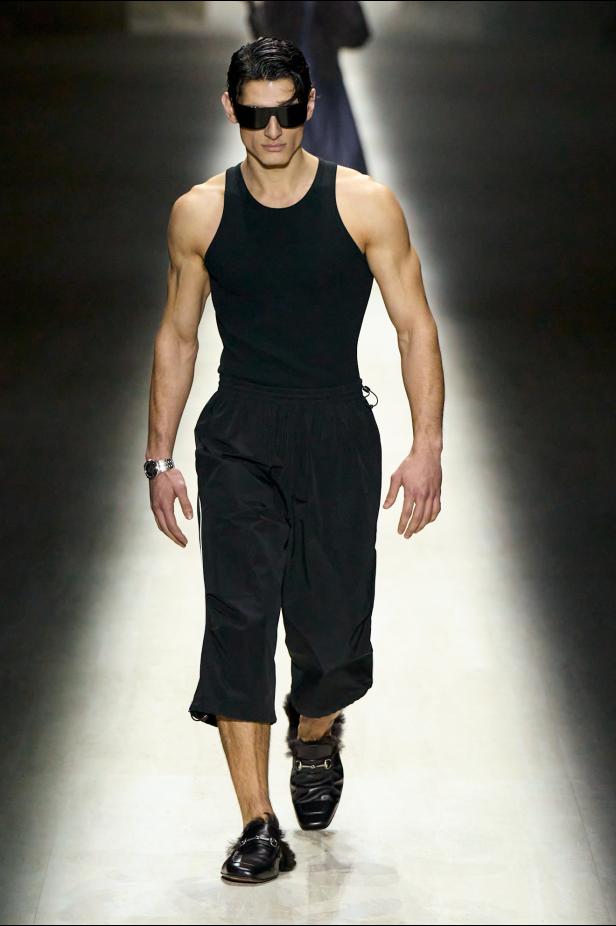 طموح "ديمنا" و ظِل "توم فورد" الأبدي في مجموعة Gucci خريف و شتاء 2026 للملابس الجاهزة 