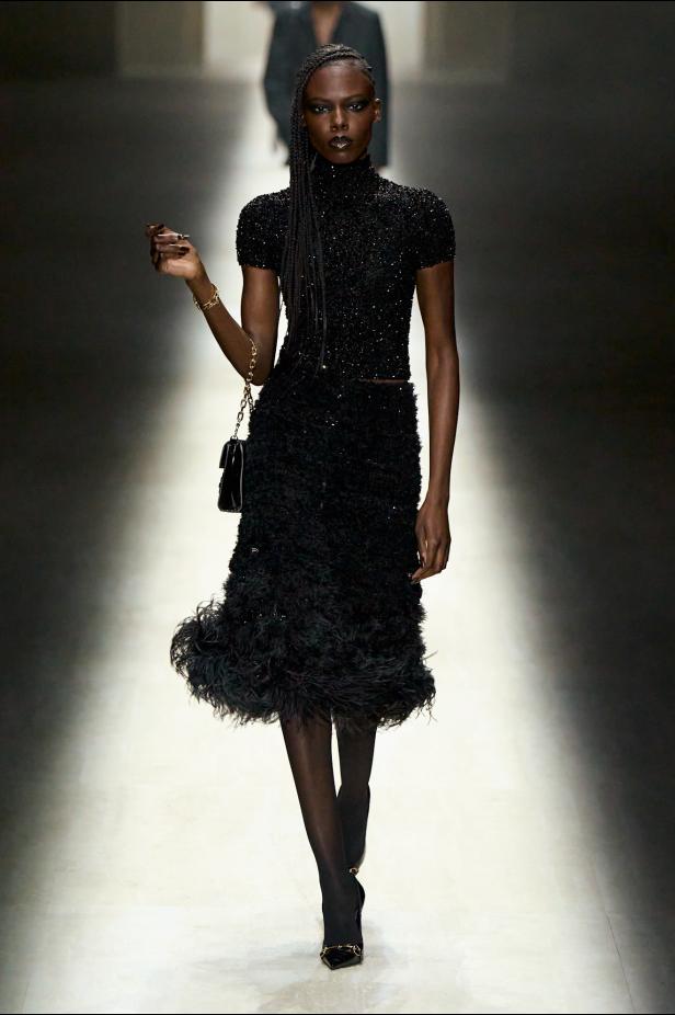 طموح "ديمنا" و ظِل "توم فورد" الأبدي في مجموعة Gucci خريف و شتاء 2026 للملابس الجاهزة 