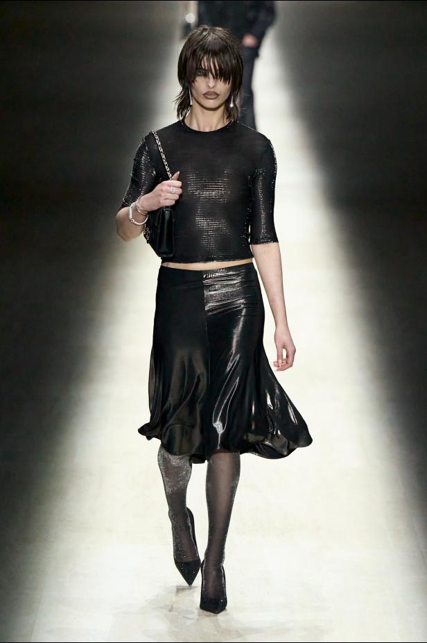 طموح "ديمنا" و ظِل "توم فورد" الأبدي في مجموعة Gucci خريف و شتاء 2026 للملابس الجاهزة 