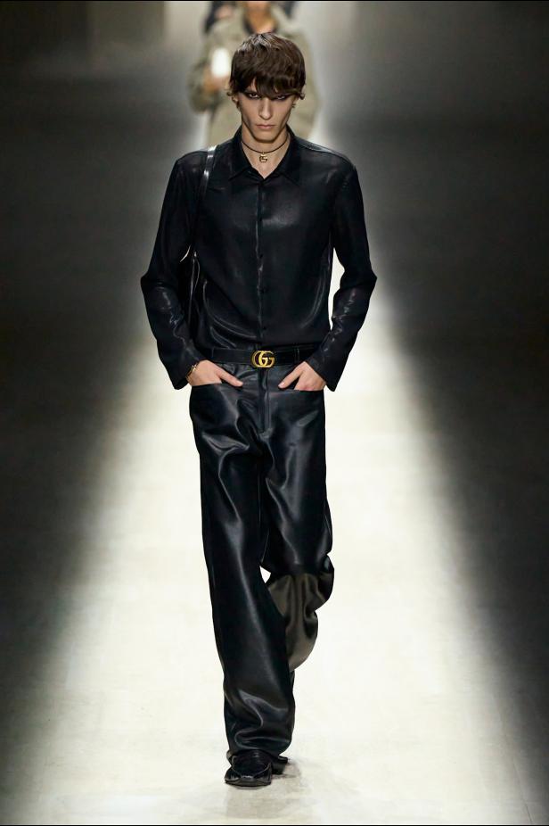 طموح "ديمنا" و ظِل "توم فورد" الأبدي في مجموعة Gucci خريف و شتاء 2026 للملابس الجاهزة 