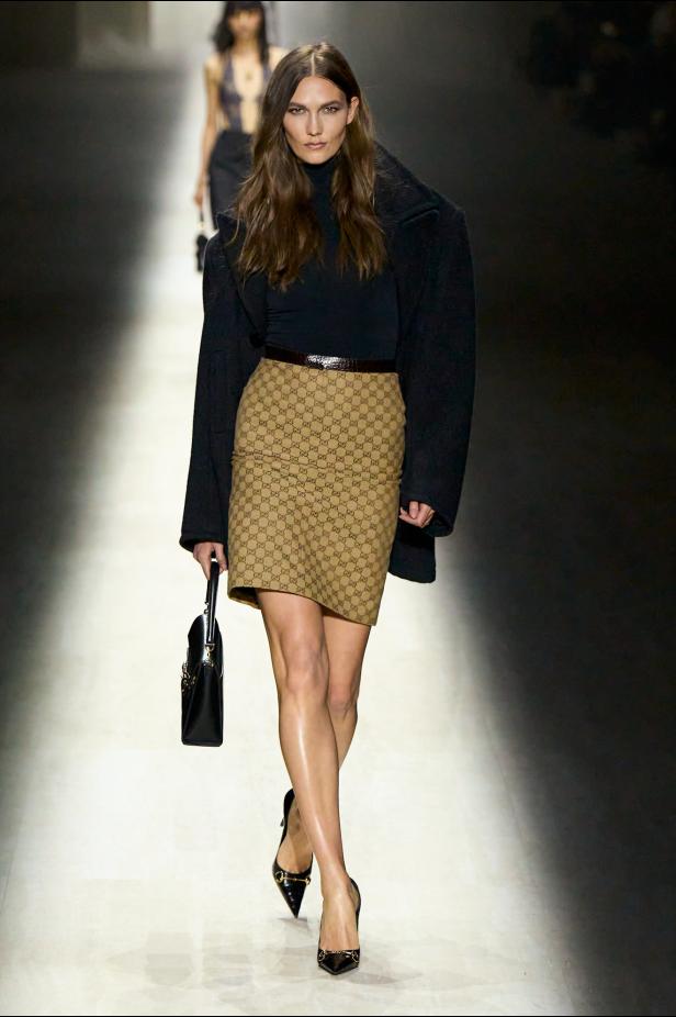 طموح "ديمنا" و ظِل "توم فورد" الأبدي في مجموعة Gucci خريف و شتاء 2026 للملابس الجاهزة 