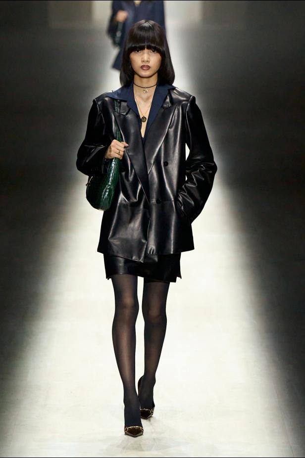 طموح "ديمنا" و ظِل "توم فورد" الأبدي في مجموعة Gucci خريف و شتاء 2026 للملابس الجاهزة 