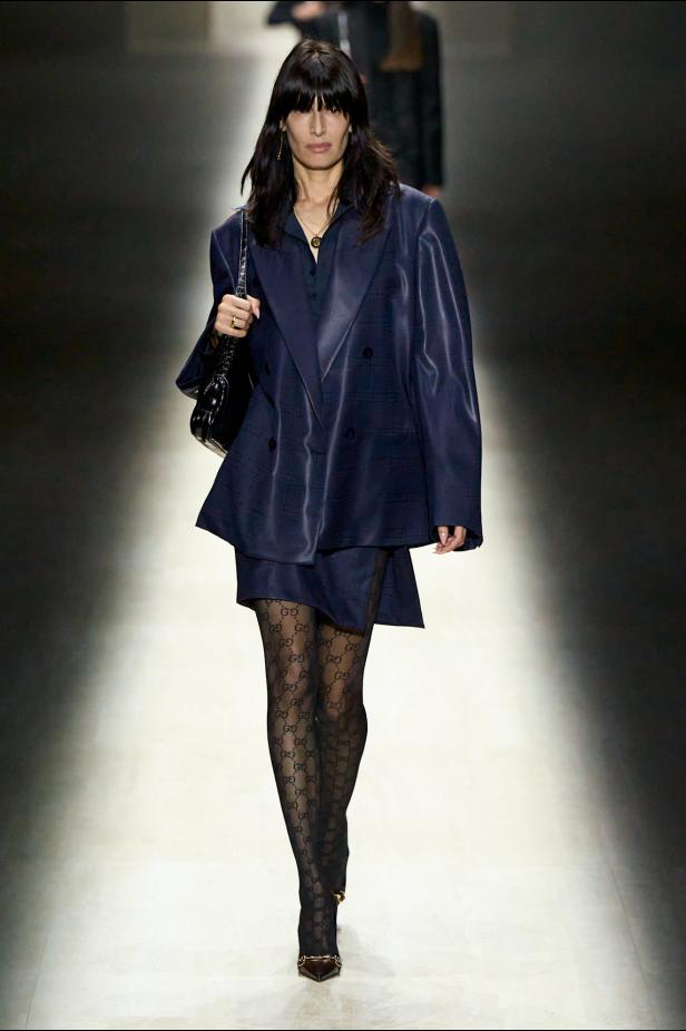 طموح "ديمنا" و ظِل "توم فورد" الأبدي في مجموعة Gucci خريف و شتاء 2026 للملابس الجاهزة 