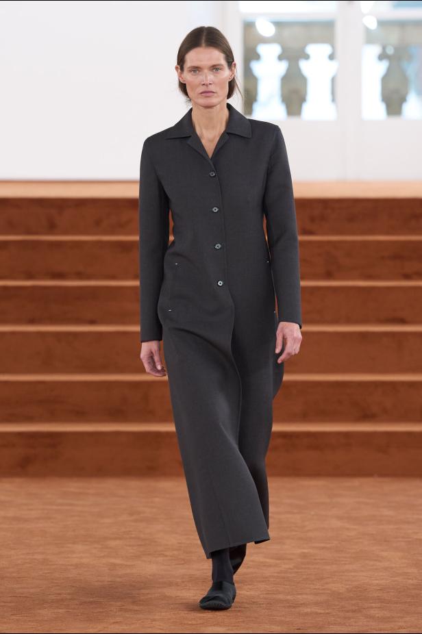 مجموعة شتوية في عرض أزياء  Jil Sander لموسم خريف وشتاء 2027
