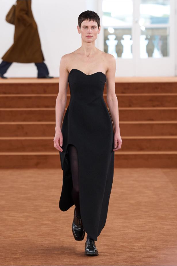 مجموعة شتوية في عرض أزياء  Jil Sander لموسم خريف وشتاء 2027