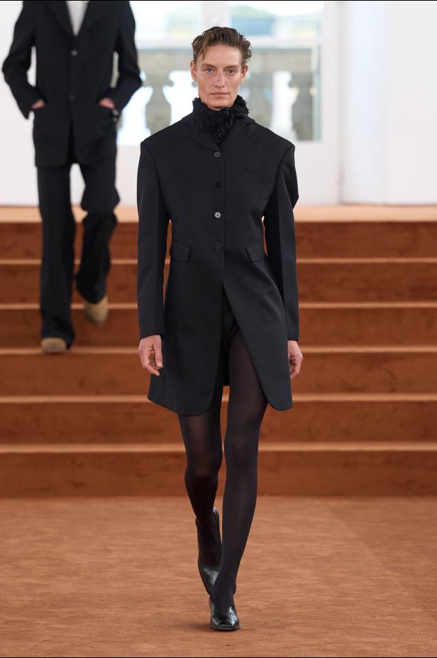 مجموعة شتوية في عرض أزياء  Jil Sander لموسم خريف وشتاء 2027