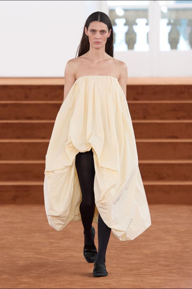 مجموعة شتوية في عرض أزياء  Jil Sander لموسم خريف وشتاء 2027