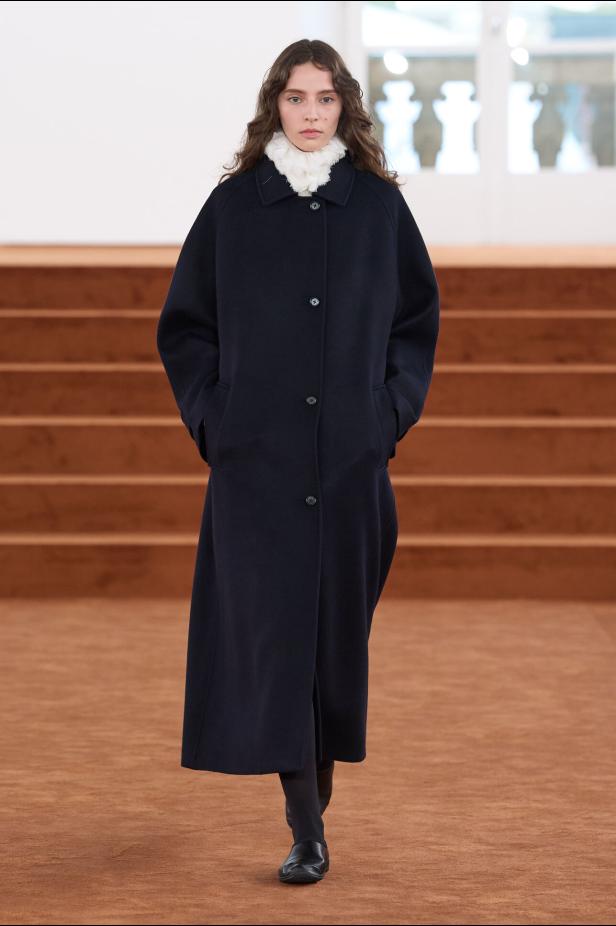 مجموعة شتوية في عرض أزياء  Jil Sander لموسم خريف وشتاء 2027
