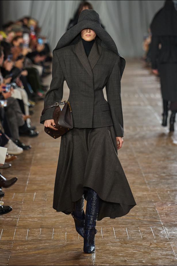 مجموعة ‏Lanvin‏ لخريف 2026... استعادة سحر العشرينيات برؤية "بيتر كوبينغ"‏