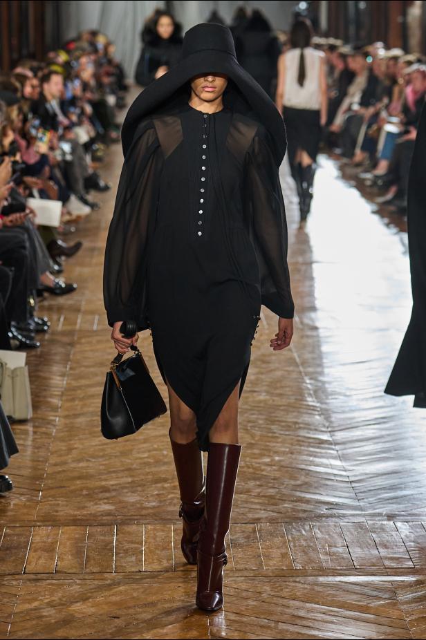 مجموعة ‏Lanvin‏ لخريف 2026... استعادة سحر العشرينيات برؤية "بيتر كوبينغ"‏