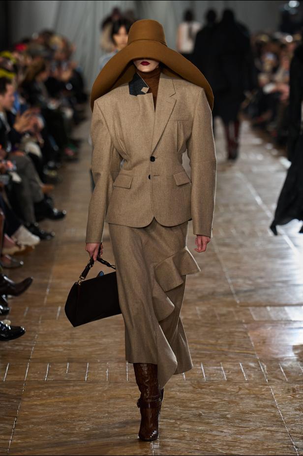 مجموعة ‏Lanvin‏ لخريف 2026... استعادة سحر العشرينيات برؤية "بيتر كوبينغ"‏