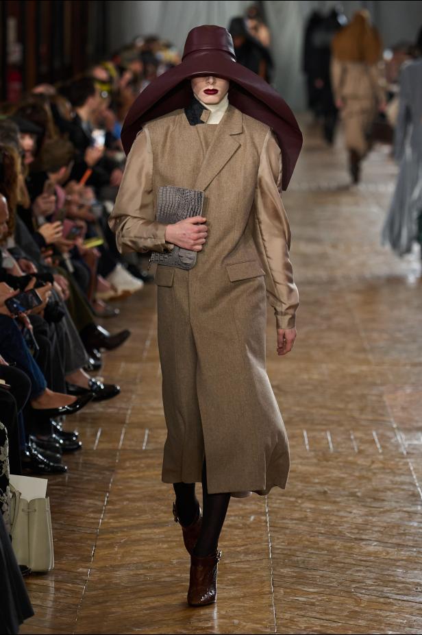 مجموعة ‏Lanvin‏ لخريف 2026... استعادة سحر العشرينيات برؤية "بيتر كوبينغ"‏