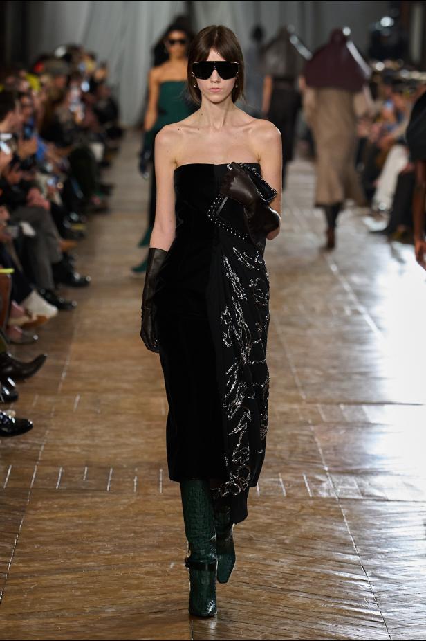 مجموعة ‏Lanvin‏ لخريف 2026... استعادة سحر العشرينيات برؤية "بيتر كوبينغ"‏