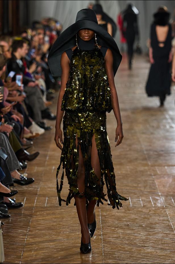 مجموعة ‏Lanvin‏ لخريف 2026... استعادة سحر العشرينيات برؤية "بيتر كوبينغ"‏