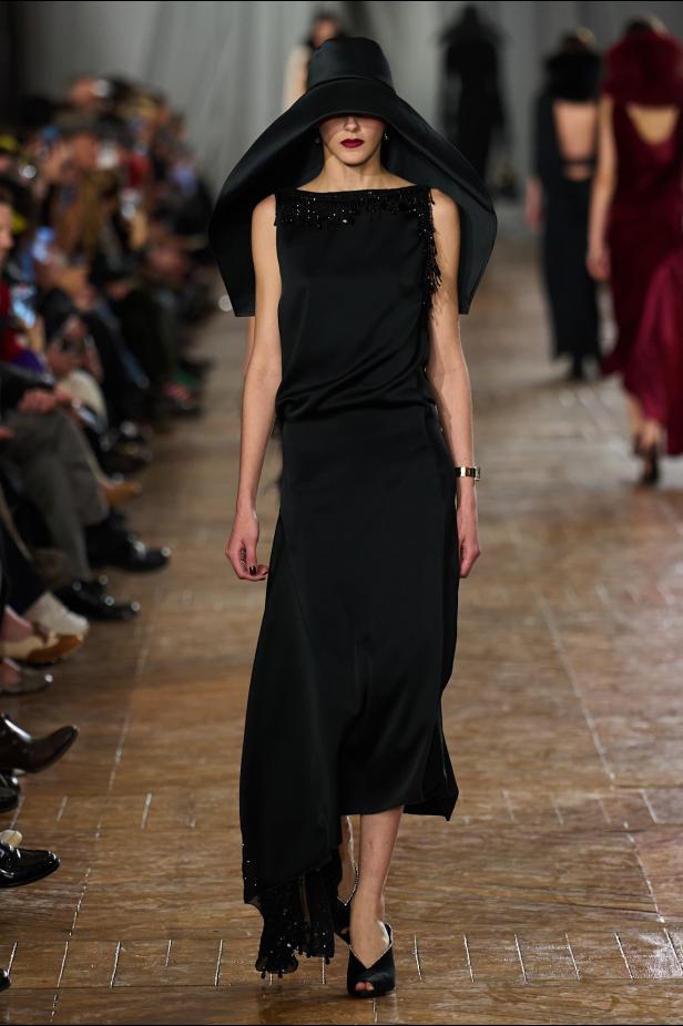 مجموعة ‏Lanvin‏ لخريف 2026... استعادة سحر العشرينيات برؤية "بيتر كوبينغ"‏