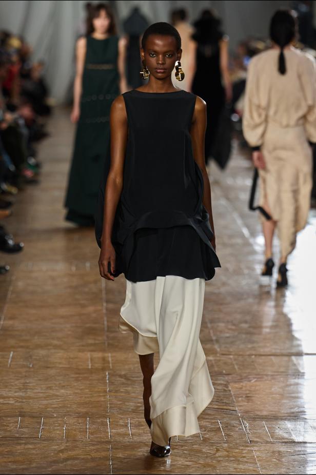 مجموعة ‏Lanvin‏ لخريف 2026... استعادة سحر العشرينيات برؤية "بيتر كوبينغ"‏