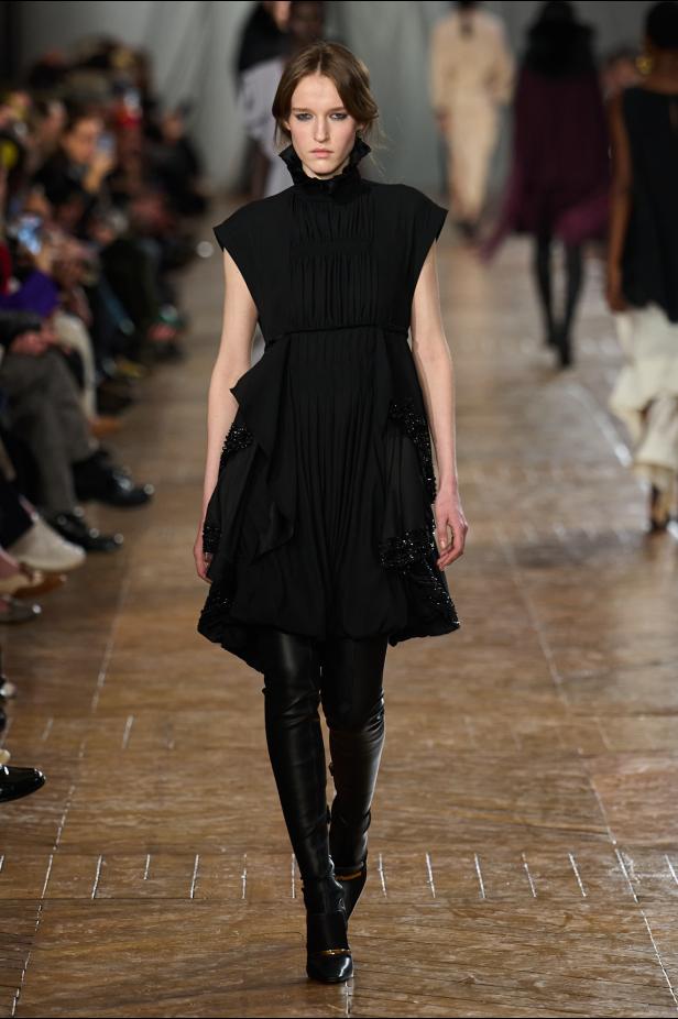 مجموعة ‏Lanvin‏ لخريف 2026... استعادة سحر العشرينيات برؤية "بيتر كوبينغ"‏