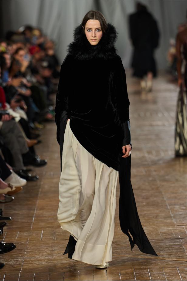 مجموعة ‏Lanvin‏ لخريف 2026... استعادة سحر العشرينيات برؤية "بيتر كوبينغ"‏