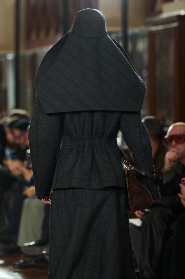 مجموعة ‏Lanvin‏ لخريف 2026... استعادة سحر العشرينيات برؤية "بيتر كوبينغ"‏