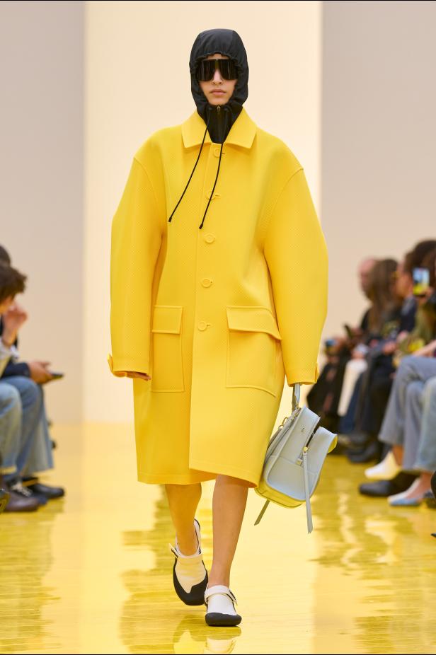 عرض أزياء Loewe لخريف وشتاء 2027