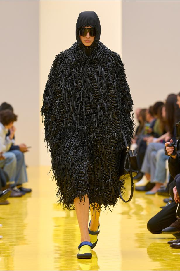 عرض أزياء Loewe لخريف وشتاء 2027