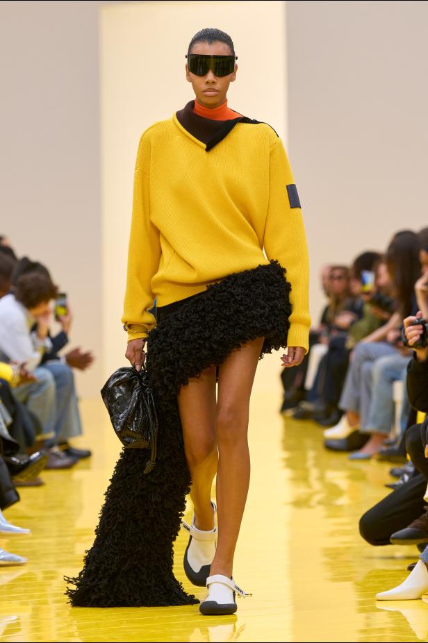 عرض أزياء Loewe لخريف وشتاء 2027