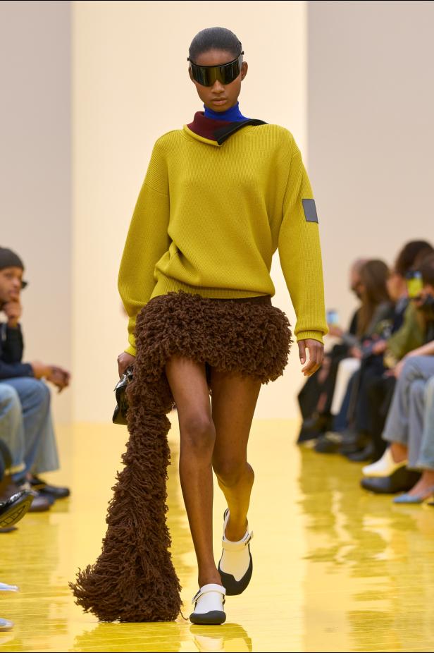 عرض أزياء Loewe لخريف وشتاء 2027