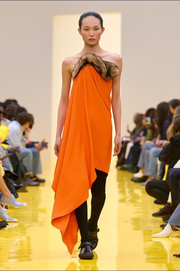 عرض أزياء Loewe لخريف وشتاء 2027