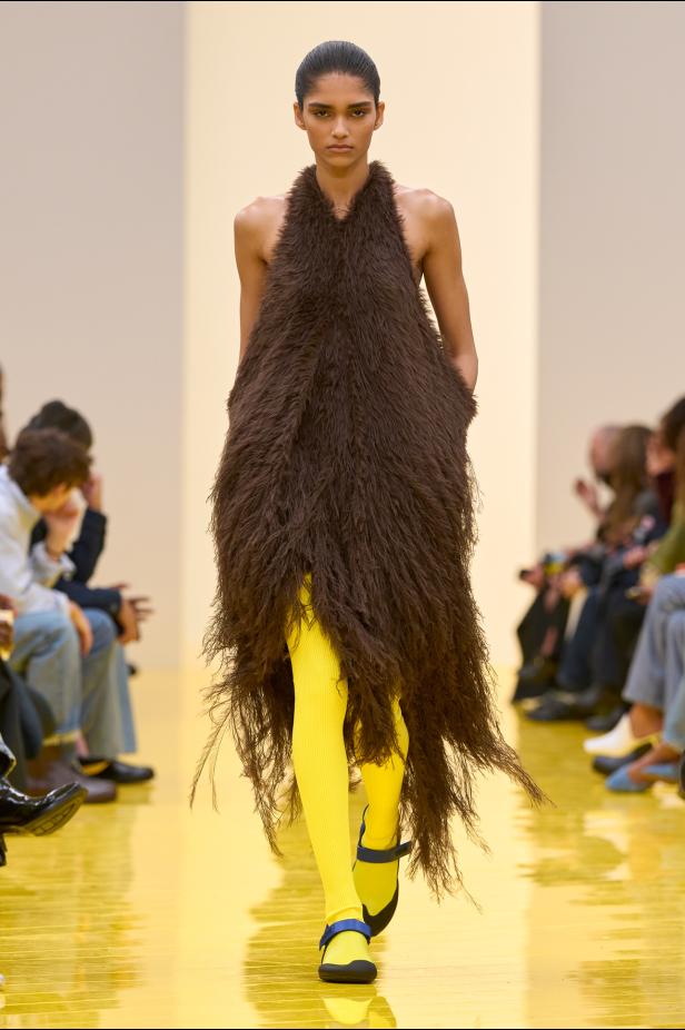 عرض أزياء Loewe لخريف وشتاء 2027