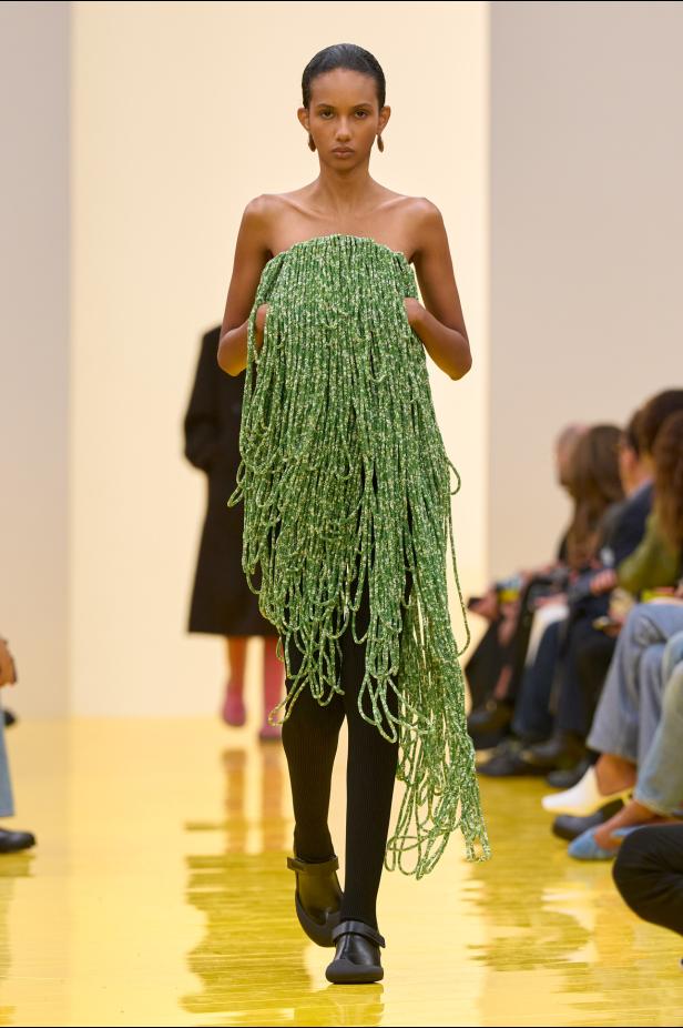 عرض أزياء Loewe لخريف وشتاء 2027